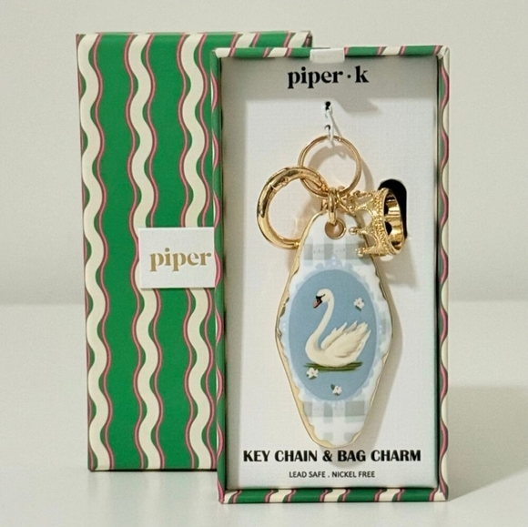 👑 🔹️Piper K🔹️ Beautiful  Swan & Crown Keychain & Bag Charm ✨️🩵 - Picture 1 of 5